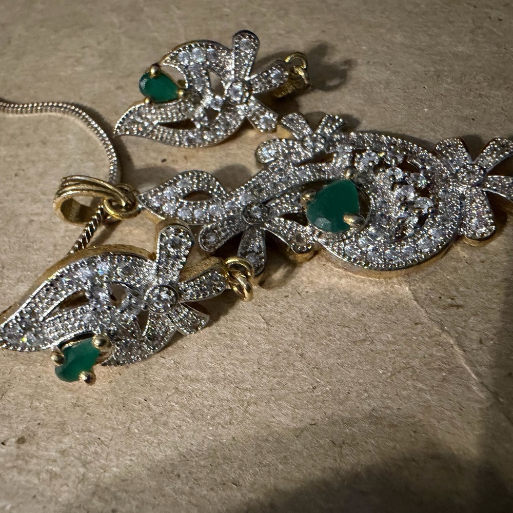 Elegant Gold and Green Pendant Necklace and matching earrings